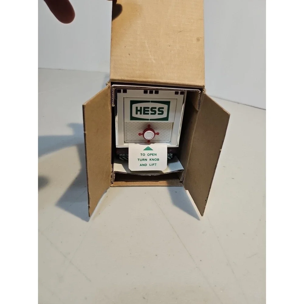 Hess 18 Wheeler and Racer Toy Semi-Truck with Lights 1992 Vtg New old Stock